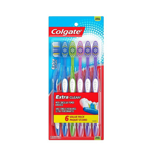 Obtenga 3 paquetes de cepillo de dientes Colgate Extra Clean de 6 unidades