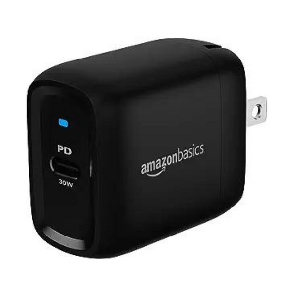 Cargador de pared USB-C GaN de un puerto y 30 W de Amazon Basics con suministro de energía