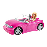 Barbie Pink Convertible y paquete de muñecas con detalles glamorosos