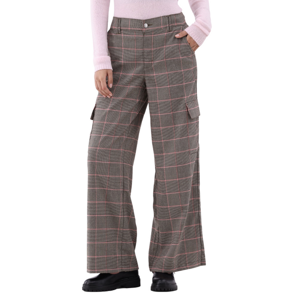 No Boundaries Women's Cargo Wide Leg Pants (Brown Plaid)